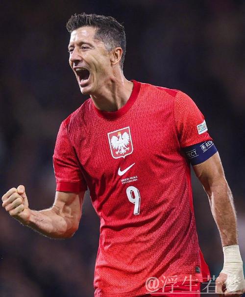 莱万“促使”国家队主帅离任