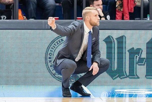 詹金斯与灰熊分手，伊萨洛接任临时主教练