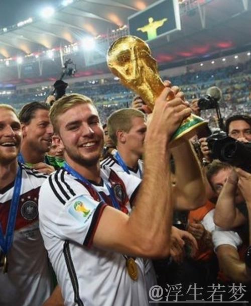 德甲纪录:克拉默轰出超远乌龙球 德甲纪录:克拉默轰出超远乌龙球